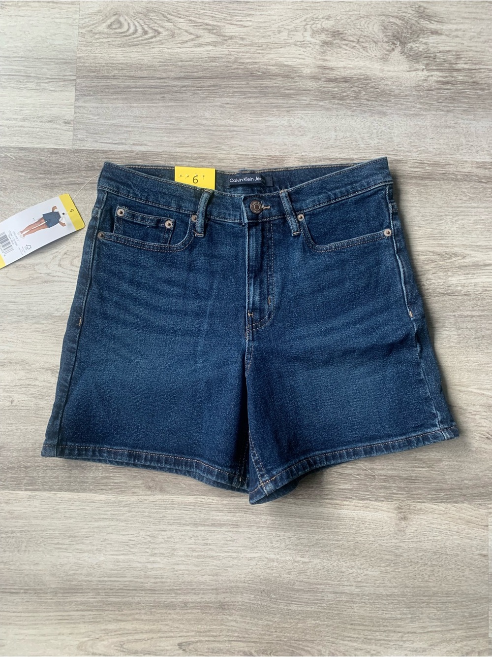 NWT Calvin Klein Women's Roll Cuff Denim Jean Shorts Dark Wash Blue Size 6